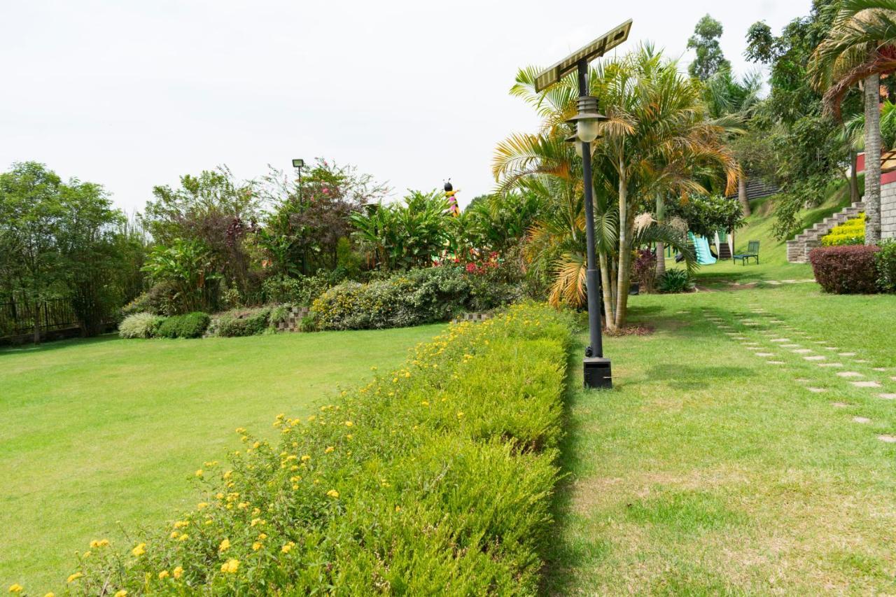 Fort Fun City Hotel Fort Portal 외부 사진